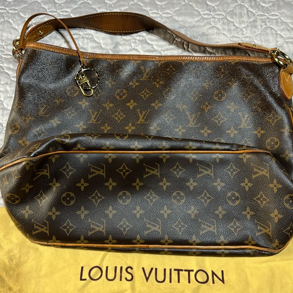 Authentic Louis Vuitton MM monogram purse